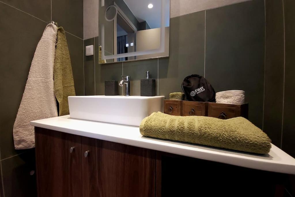 Acropolis Apartment Атина Екстериор снимка